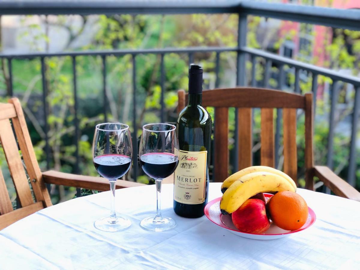 Apartment Luxury Place With Private Parking, Few Steps From The Sea Kotor