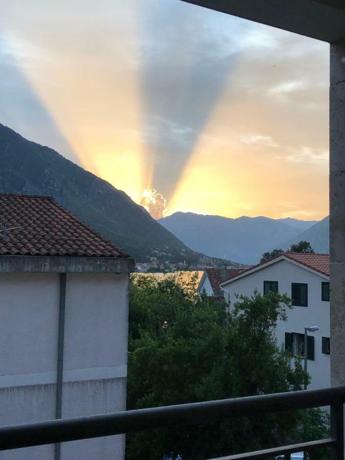 Apartment Luxury Place With Private Parking, Few Steps From The Sea Kotor