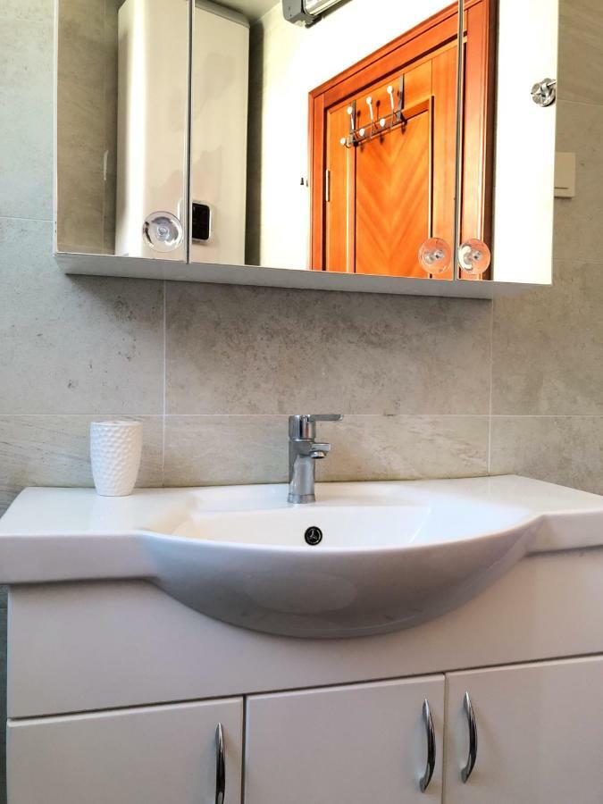 Apartment Luxury Place With Private Parking, Few Steps From The Sea Kotor